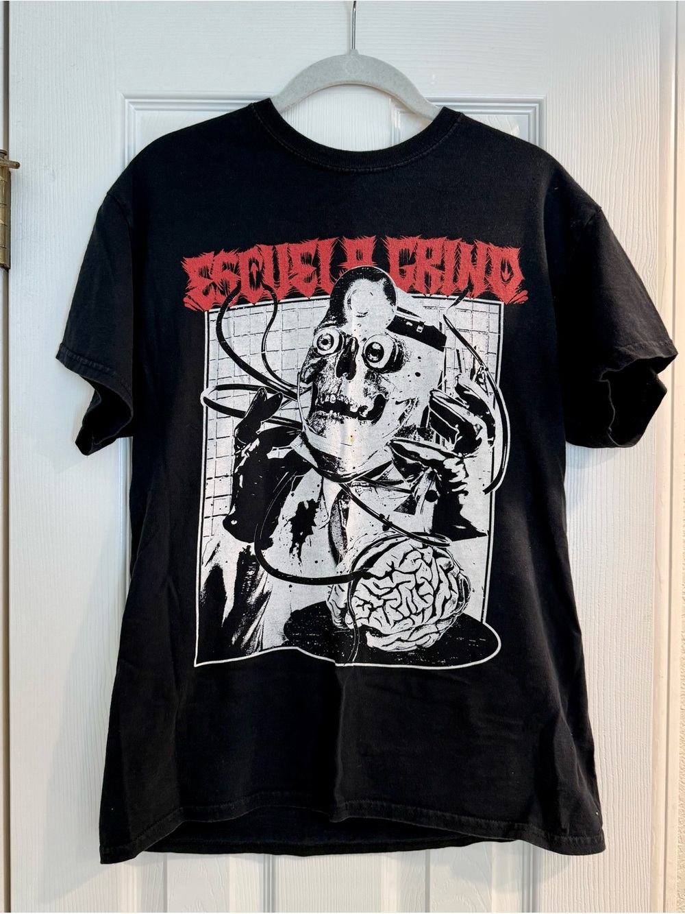 Black Graphic Short-Sleeve Tee with Red Escuela Grind Illustration